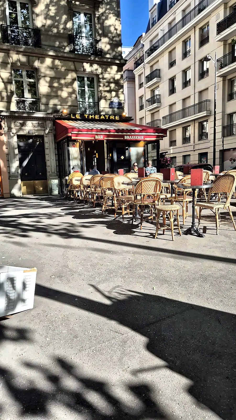 La terrasse sur la place